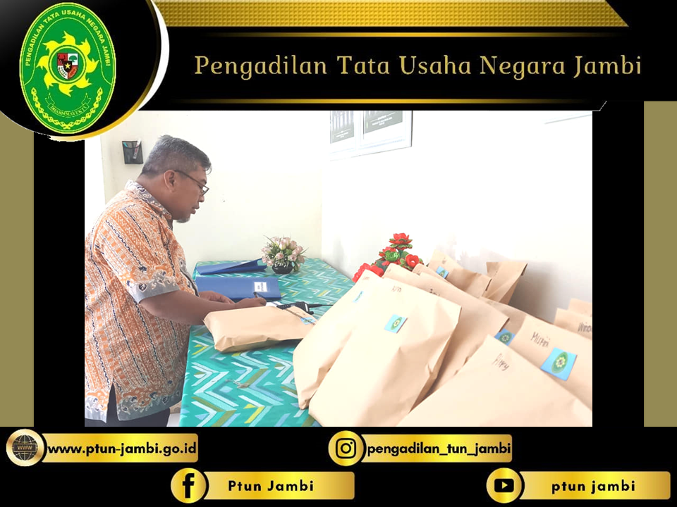 Pemberian Vitamin Dan Masker Kepada Aparatur PTUN JAMBI Dalam Pencegahan COVID 19